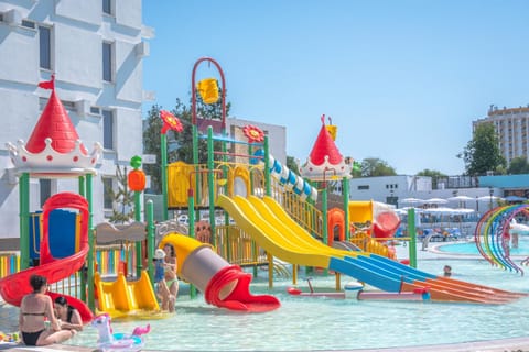 Aqua park, Swimming pool