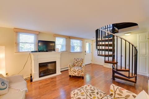 Stroll to Commercial St! Coastal Retreat with Patio Apartment in Provincetown