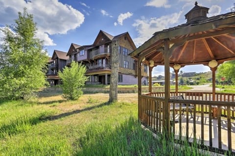 Chic Pagosa Springs Condo with Porch - Walk to Shops Apartment in Pagosa Springs