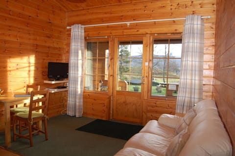 Cosy Rowan woodland lodge no3 Nature lodge in Scotland