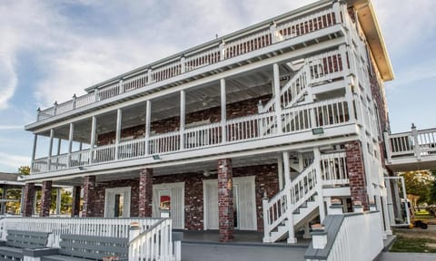 Villa with Waterfront Deck 23 Mi to Bourbon Street! Villa in Ninth Ward