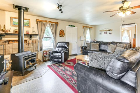 Quiet Pagosa Springs Cabin Lake and Mountain Views! Cabin in Colorado