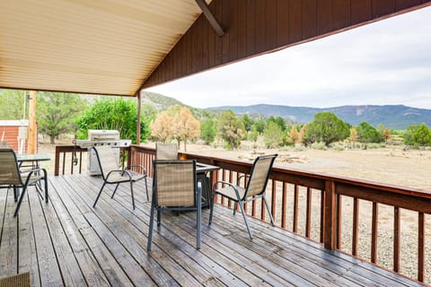 Quiet Pagosa Springs Cabin Lake and Mountain Views! Cabin in Colorado