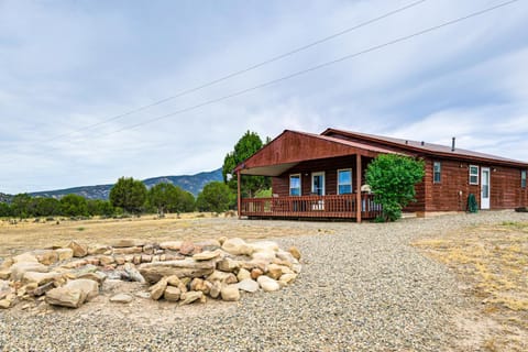 Quiet Pagosa Springs Cabin Lake and Mountain Views! Cabin in Colorado