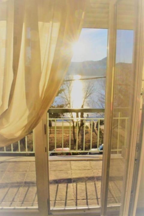 Patio, Natural landscape, View (from property/room), Balcony/Terrace, Lake view, Location