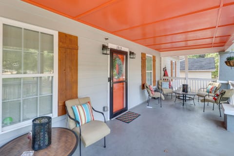 Updated Farmhouse with Yard, 10 Mi to Dtwn Atlanta House in College Park