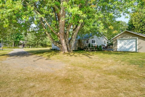Scenic Ludington Home about 1 Mi to Lake Michigan House in Wisconsin
