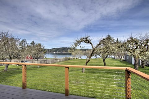 Waterfront Anderson Island Home with Kayaks House in Anderson Island