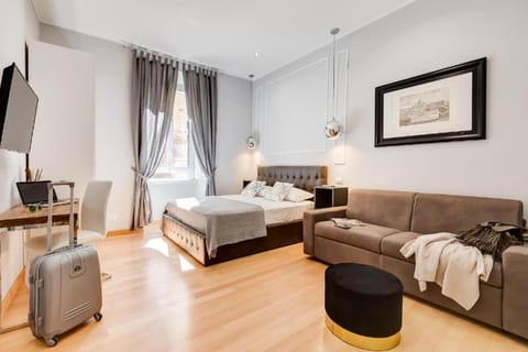 Bed, TV and multimedia, Photo of the whole room, Bedroom