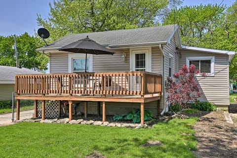 Home with Lake-View Deck by Camp Perry and Magee Marsh House in Lake Erie