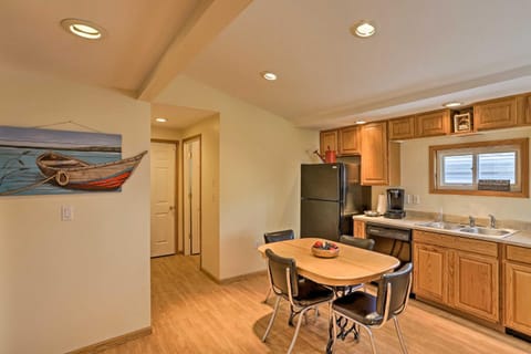 Home with Lake-View Deck by Camp Perry and Magee Marsh House in Lake Erie