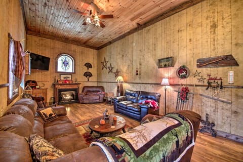 The Bovard Lodge Rustic Cabin Near Ohio River! Cabin in Indiana