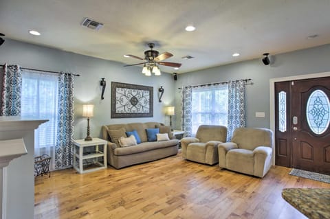 Waveland Family House, 4-Minute Drive to the Beach House in Waveland