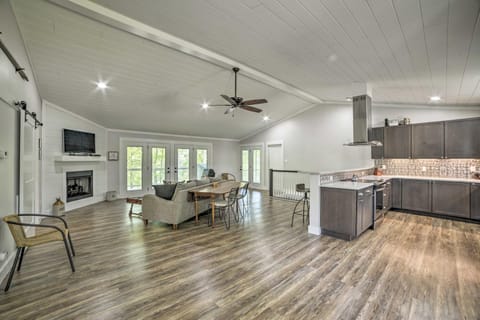 Lake Barkley Waterfront Home with Deck and Boat Dock! House in Lake Barkley