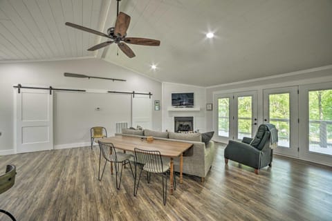 Lake Barkley Waterfront Home with Deck and Boat Dock! House in Lake Barkley