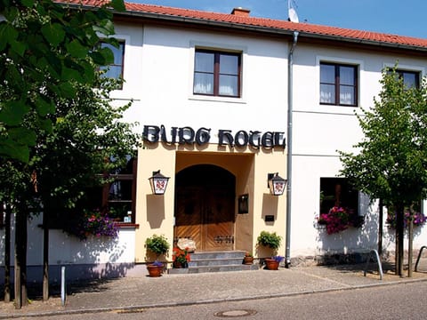 Property building, Facade/entrance, Off site, Day, Summer