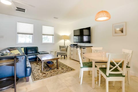 St Augustine Cottage with Fire Pit - Walk to Pier! House in Saint Augustine Beach