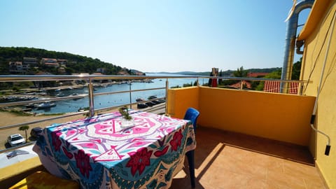 Guest House Sandra Bed and Breakfast in Tisno