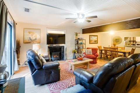 St Simons Island Condo with Deck and Outdoor Shower Apartment in Saint Simons Island