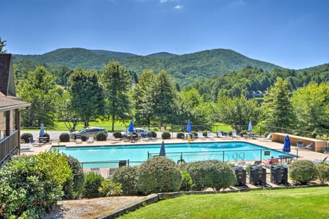 Picturesque Sky Haus Sanctuary with Mountain Views House in Sky Valley