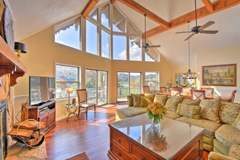 Picturesque Sky Haus Sanctuary with Mountain Views House in Sky Valley