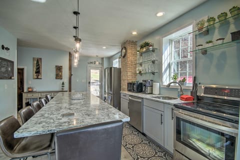 Quiet Escape with Hot Tub, 5 Miles to Raystown Lake! House in Raystown Lake