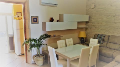 Communal lounge/ TV room, Lobby or reception, Lounge or bar