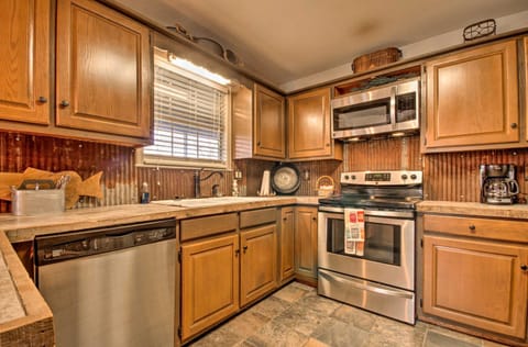 White River Getaway with Fire Pit and Trout Fishing! House in Arkansas