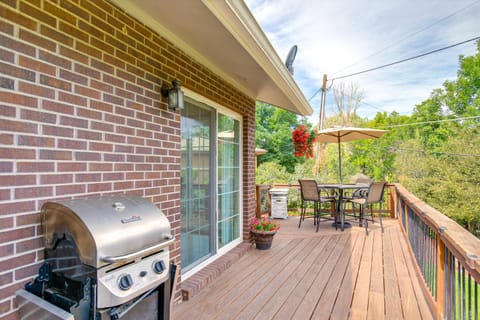 Modern Creekside Home 9 Mi to Downtown Denver House in Lakewood