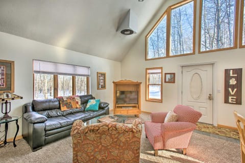 Lakes of the North Home on Snowmobile and ATV Trail! House in Michigan