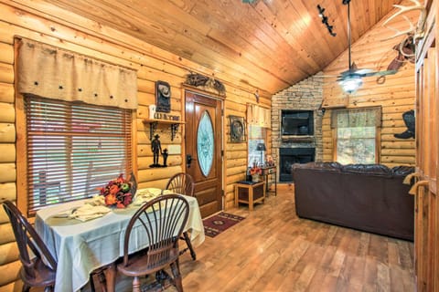 Porch and Fire Pit Rustic Log Cabin in Smokies! Cabin in Cosby