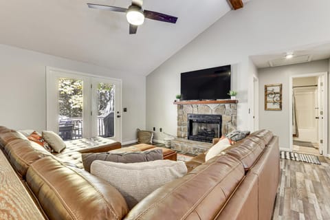 Home Less Than 2 Mi to Mtn Greens Golf, Massanutten Ski! House in Massanutten