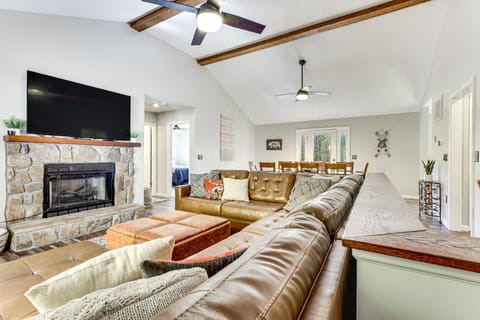 Home Less Than 2 Mi to Mtn Greens Golf, Massanutten Ski! House in Massanutten