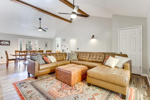 Home Less Than 2 Mi to Mtn Greens Golf, Massanutten Ski! House in Massanutten