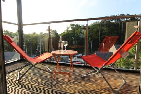 Llys Marina Apartment in Llanddaniel Fab