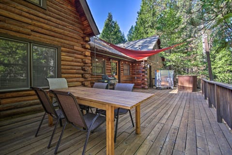 5 Mi to Hiking Custom Cabin with Deck in Arnold! Cabin in Arnold