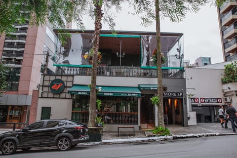 Property building, Restaurant/places to eat, Street view, Parking