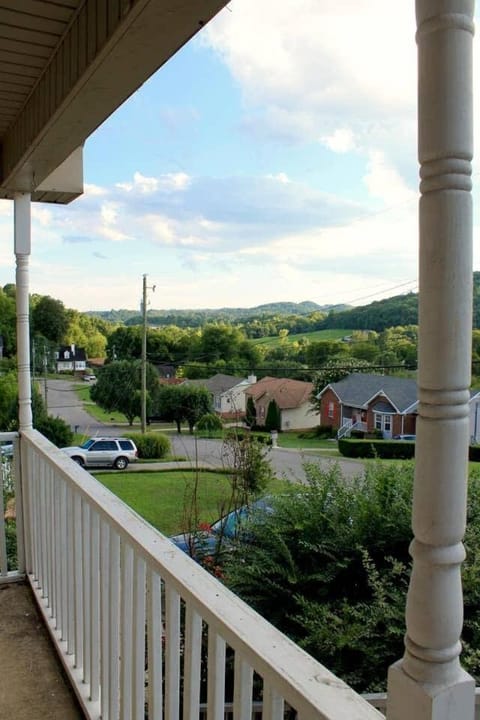 20 mins to Nashville, fenced yard included House in Goodlettsville