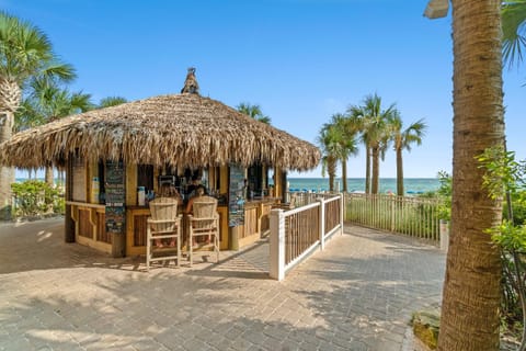 Day, Natural landscape, Lounge or bar, Beach, Sea view, Drinks, Alcoholic drinks, Non alcoholic drinks