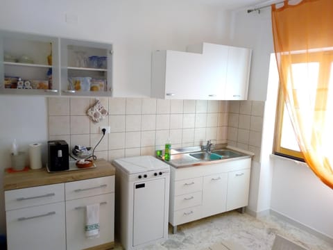 Coffee/tea facilities, Kitchen or kitchenette