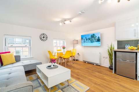 Living room, Seating area, Dining area, Entertainment