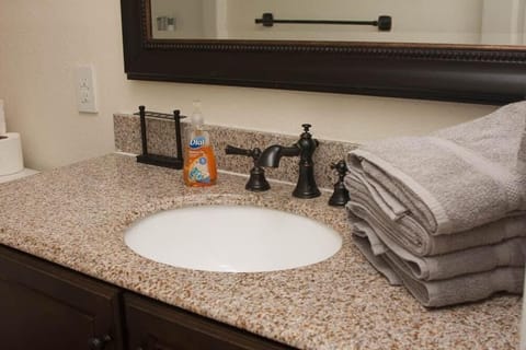 Can't get closer to Fort Sill then this! Apartment in Lawton