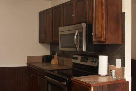 Less than 1 mile from Fort Sill 2 bedrooms! Apartment in Lawton