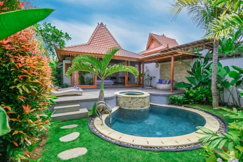 Patio, Garden, Swimming pool