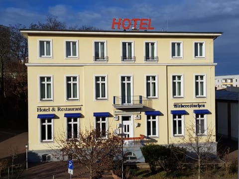 Property building, Restaurant/places to eat
