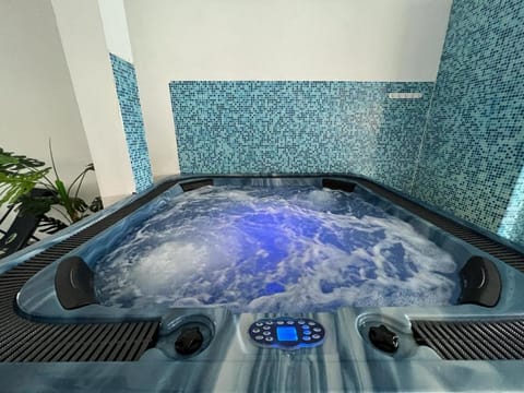 Hot Tub, Spa and wellness centre/facilities