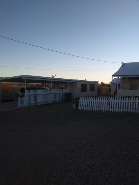 Mountain view efficiency Apartment in Tombstone