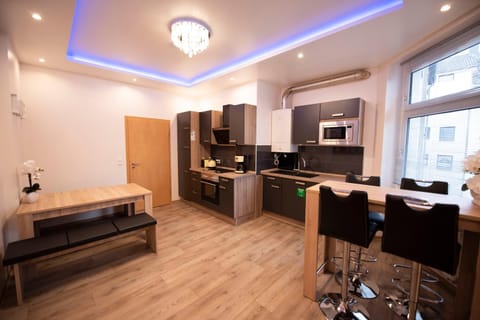 TV and multimedia, Kitchen or kitchenette, Living room