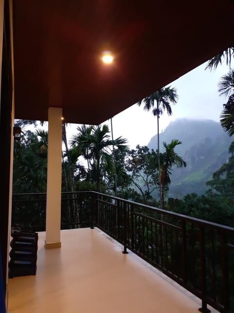 Balcony/Terrace, Mountain view