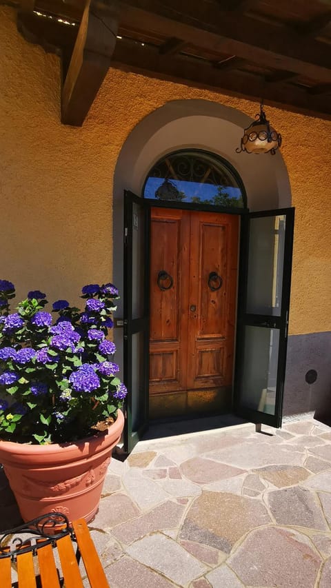 Patio, Facade/entrance, Guests